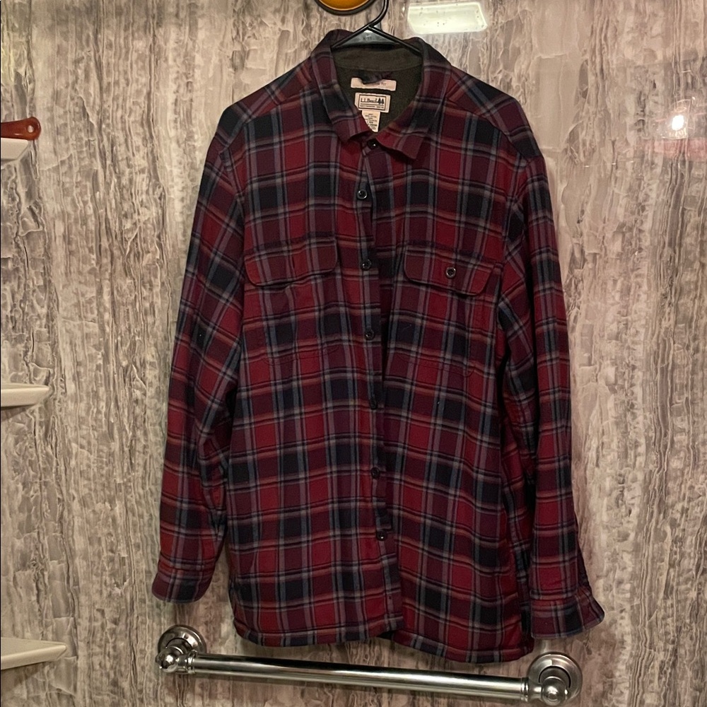 L.L. Bean Men's Plaid Shirt Jacket - Red blue and Black fleece lined button up